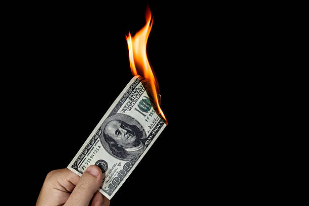 spreco di denaro - money to burn foto e immagini stock