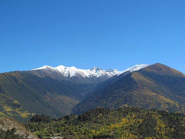 baimang o baima (caballo blanco) nieve montaña, shangri-la, yunnan, china - yunnan province tibetan culture tibet asian culture fotografías e imágenes de stock