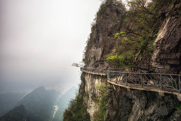 tianmen paisaje de montaña y punto de vista - hubei province fotografías e imágenes de stock