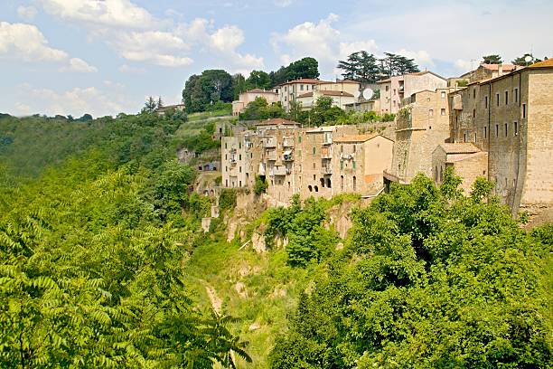 istock Tuscany city 526550617
