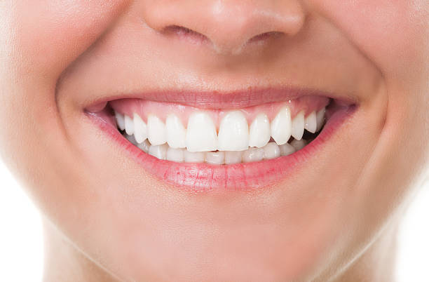 крупным планом улыбка с perfect - beauty in nature women beautiful human teeth стоковые фото и изображения