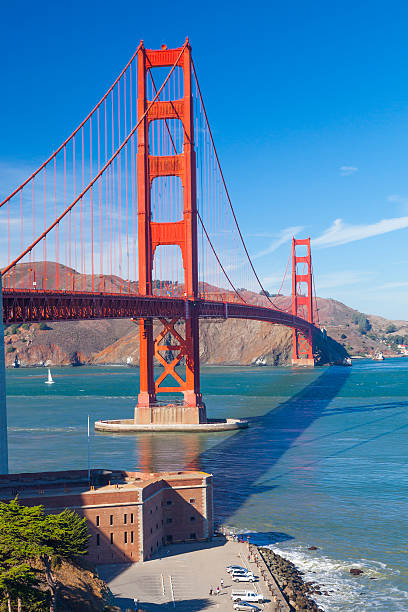 Puente Golden Gate en San Fracisco a la ciudad - foto de stock