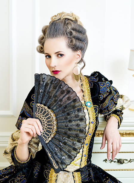 piękna kobieta w sukienka w stylu barokowym. historyczne - princess hairstyle baroque style women zdjęcia i obrazy z banku zdjęć