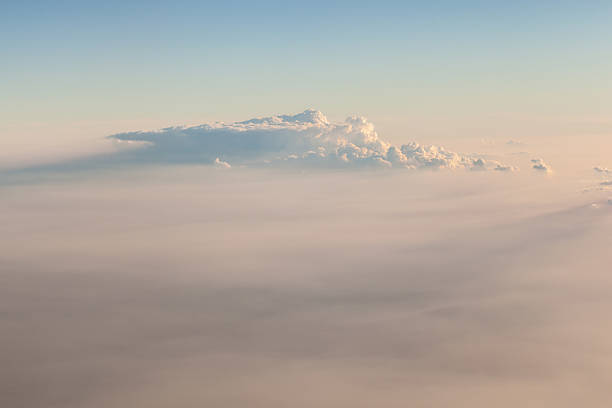 estratosfera - cloud cloudscape stratosphere above imagens e fotografias de stock