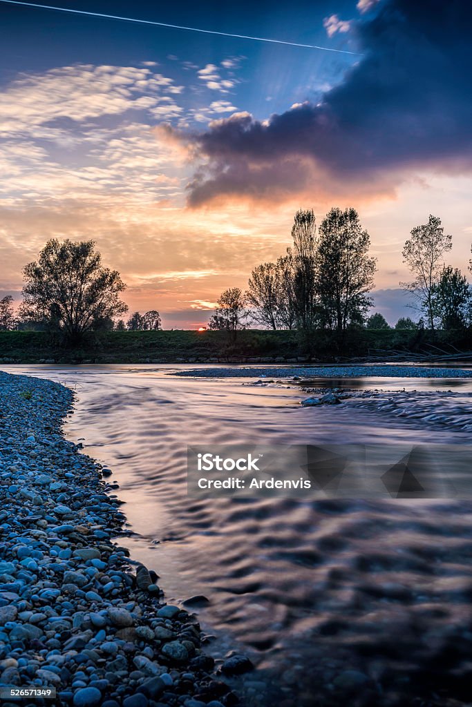 Fiume lunga esposizione al tramonto, Pianura Padana, Italia - Foto stock royalty-free di Acqua