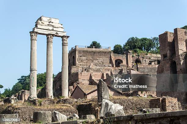 Rovine Del Forum Romanum A Roma - Fotografie stock e altre immagini di Ambientazione esterna - Ambientazione esterna, Antico - Condizione, Antico - Vecchio stile