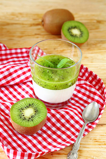 istock Cream dessert with kiwi slices 526684345