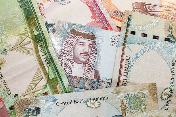 Modern Bahrain dinars banknotes, close up background Modern Bahrain dinars banknotes, close up background dinar stock pictures, royalty-free photos & images
