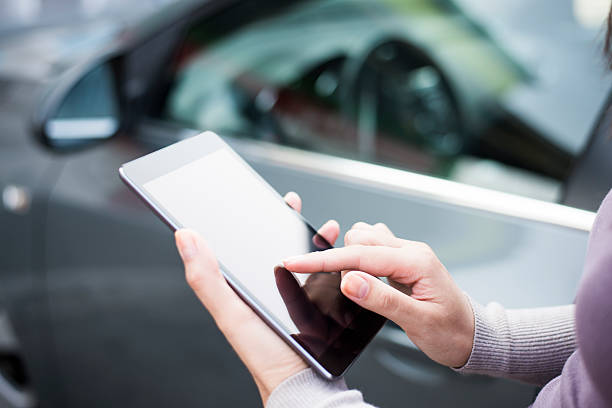 istock Call the car insurance 526701527