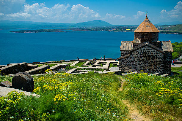 地域 sevanavank 修道院に sevan 湖、アルメニア - armenian ethnicity ストックフォトと画像