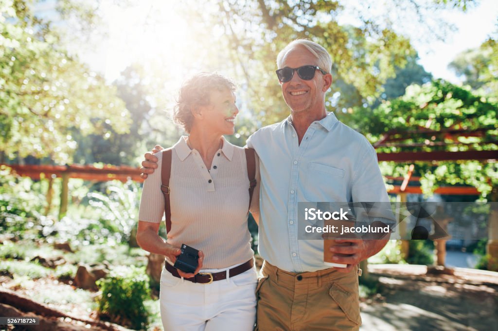 couple Senior en vacances - Photo de Ville - Milieu urbain libre de droits