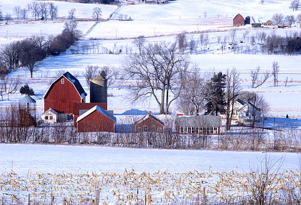 istock Winter Farm Scene In Central Wisconsin 526725319