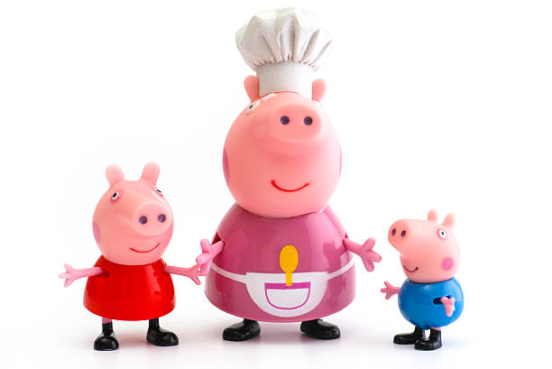 świnka peppa świń, george świń i babcia świń - peppa pig figurine toy zdjęcia i obrazy z banku zdjęć