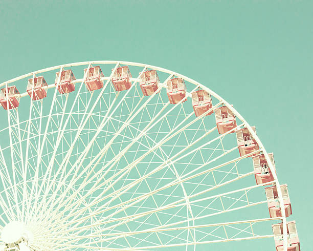 istock Vintage pastel ferris wheel 526729115