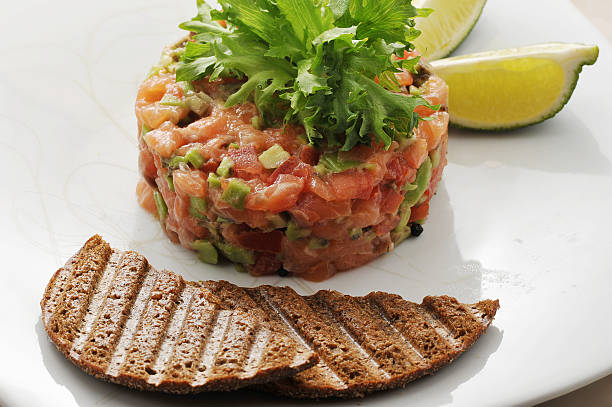 istock tar-tar from salmon and toasted bread 526729918