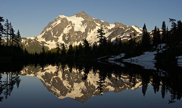 istock Mt. Shuksan Golden Ice 526760587