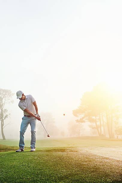 chip shot golf - golf golf course sunrise morning stock-fotos und bilder