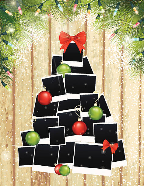 ilustraciones, imágenes clip art, dibujos animados e iconos de stock de fotos árbol de navidad y evergreens sobre fondo de madera - navidad fotos
