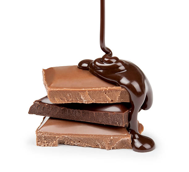 geschmolzener schokolade fließen - chocolate sauce stock-fotos und bilder