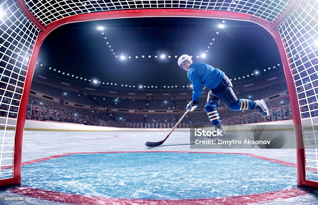 Jugador de Hockey sobre hielo de puntuación - Foto de stock de Hockey sobre hielo libre de derechos