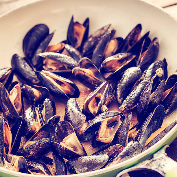 istock Classic French Mussels Dish 526805865