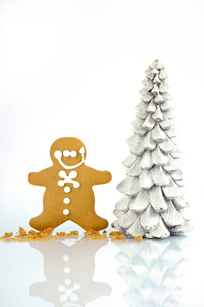 istock Happy Christmas gingerbread men cookies with tree 526809333