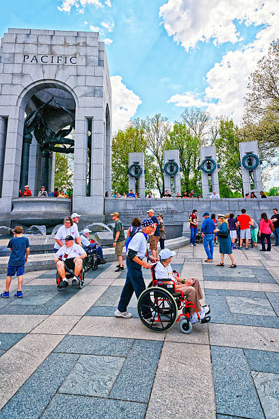 재향 군인 니어 레알레스 궁형 국가 세계 전쟁 2 군인기념 - veterans memorial plaza 뉴스 사진 이미지