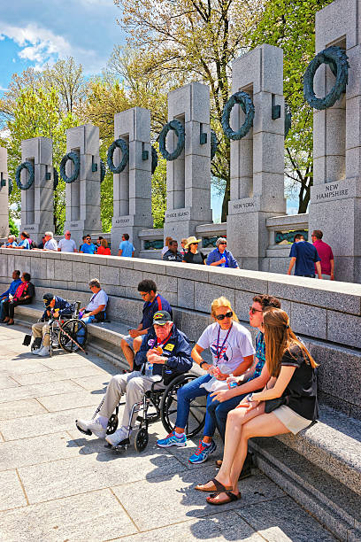 전쟁 재향 군인 니어 핵심사항 국립 세계 전쟁 2 군인기념 - veterans memorial plaza 뉴스 사진 이미지