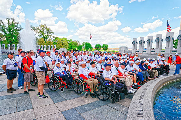 그룹-veterans 니어 핵심사항 국립 세계 전쟁기념 - veterans memorial plaza 뉴스 사진 이미지