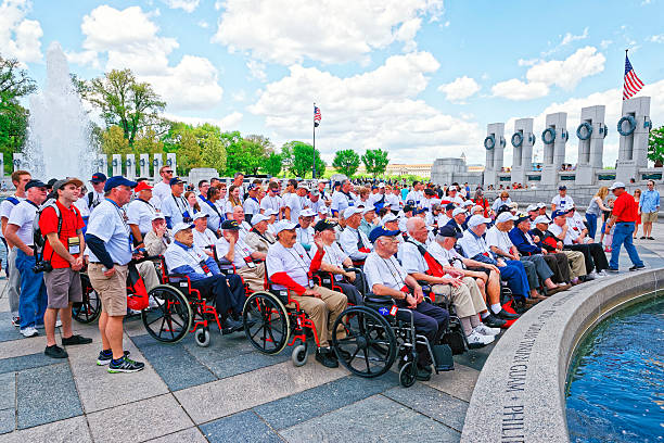 그룹-veterans 에서 핵심사항 국립 세계 전쟁기념 - veterans memorial plaza 뉴스 사진 이미지