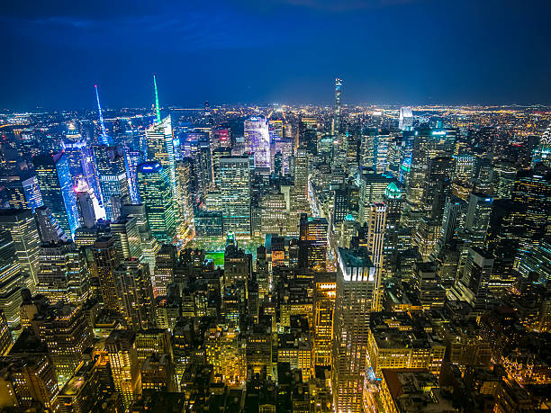 horizonte de nova iorque na noite - new york state skyline new york city vibrant color - fotografias e filmes do acervo