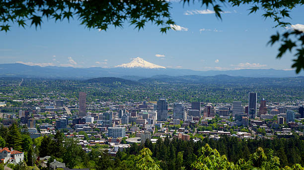 istock Overlooking Mt. Hood and Portland, Oregon 526830818