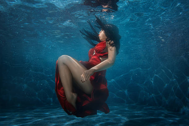 istock Woman goes to the bottom. 526832076