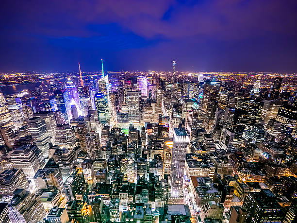horizonte de nova iorque na noite - new york state skyline new york city vibrant color - fotografias e filmes do acervo