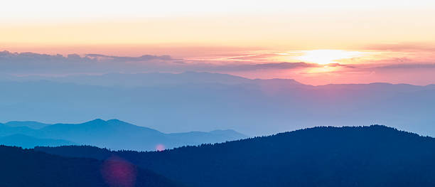 Schönen Sonnenuntergang über dem Berge oder north carolina – Foto