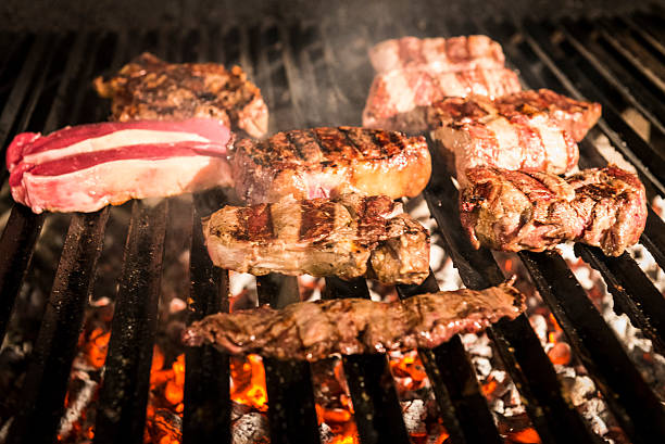 grilled steak - chili fire stockfoto's en -beelden
