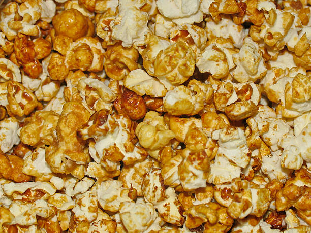 istock Sprinkle of popcorn with caramel 526856407
