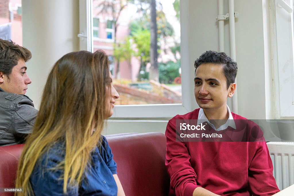 Estudiantes turcos disfrutar de su descanso, la escuela secundaria, la Universidad, Istanbul - Foto de stock de Actividad de fin de semana libre de derechos