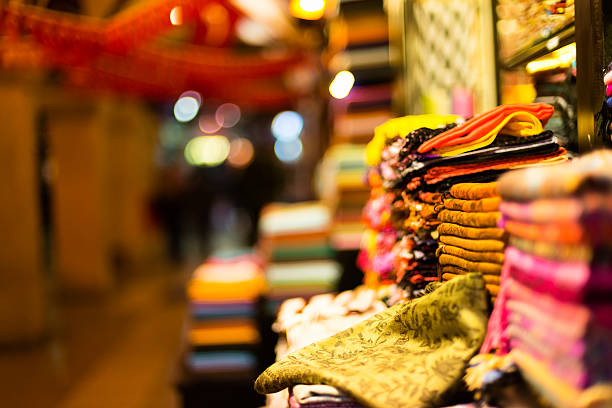 아름다운 파시미나 스카프, 그랜드 바자르, 이스탄불, 터키 - scarf market clothing fashion 뉴스 사진 이미지