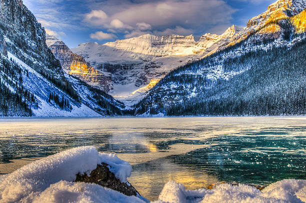 istock Lake Louise at Daybreak 526897589