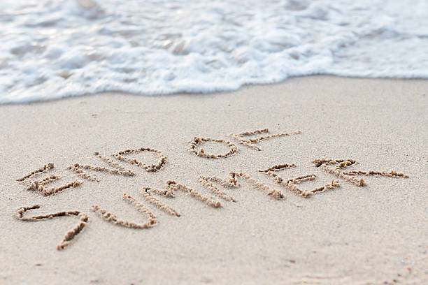 el texto final de verano en la playa - acabar fotografías e imágenes de stock