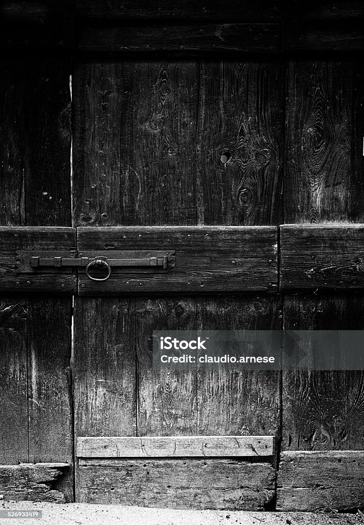 Vecchio porta. Bianco e nero - Foto stock royalty-free di Accessibilità