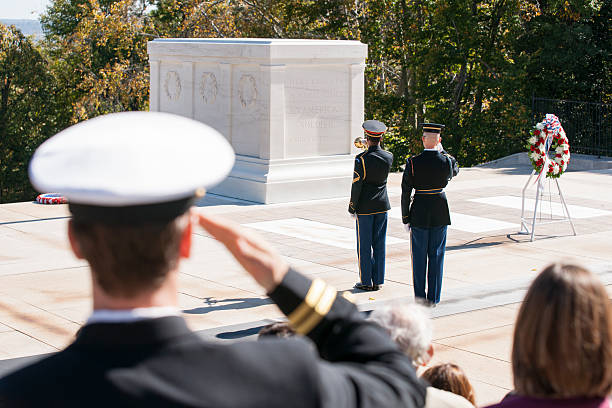 arlington, wachablösung. - tomb tomb of the unknown soldier arlington national cemetery place of burial stock-fotos und bilder