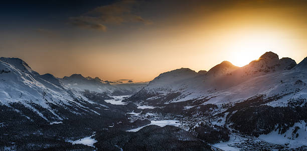 エンガディン渓谷 st.moritz ムオタスムラーユから - engadine switzerland mountain snow ストックフォトと画像