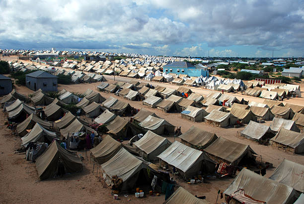 Refugee Camp İn Somalia Mogadishu,Somalia-April, 30, 2013 :A general view of the tent camp where thousands of Somali immigrants on April 30, 2013, in Mogadishu,Somalia. refugee camp stock pictures, royalty-free photos & images