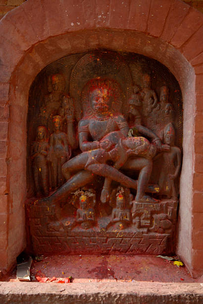 antica hindu sollievo, tempio changu narayan, nepal. - changu narayan temple foto e immagini stock