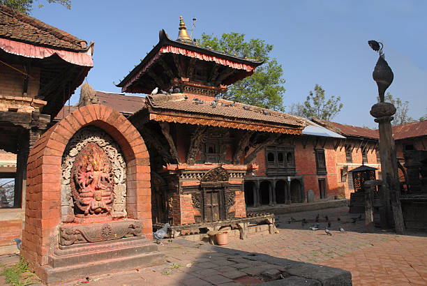 antico tempio changu narayan è, nepal. - changu narayan temple foto e immagini stock
