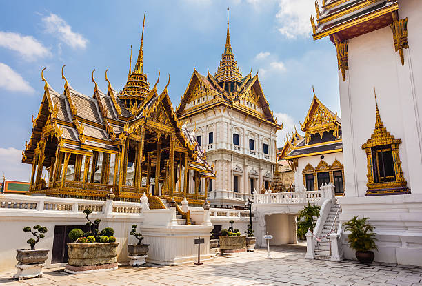 phra thinang dusit maha prasat templi - wat maha that foto e immagini stock