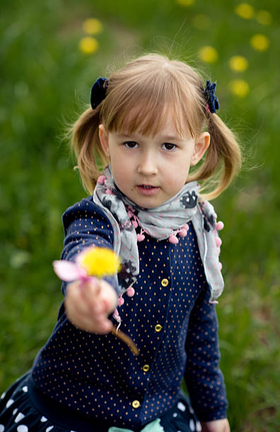 istock girl outdoor 527029436