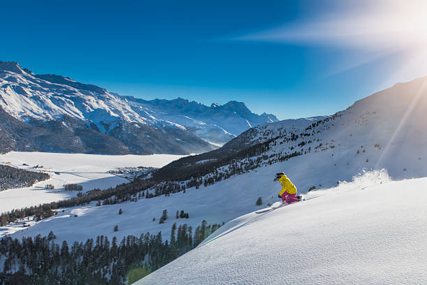 девочка в внетрассовое катание на лыжах - st moritz фотографии стоковые фото и изображения